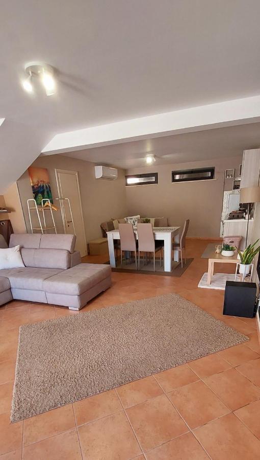 Casa Vacanza A 11 Km Dall'Aeroporto Di Palermo Carini Exterior foto